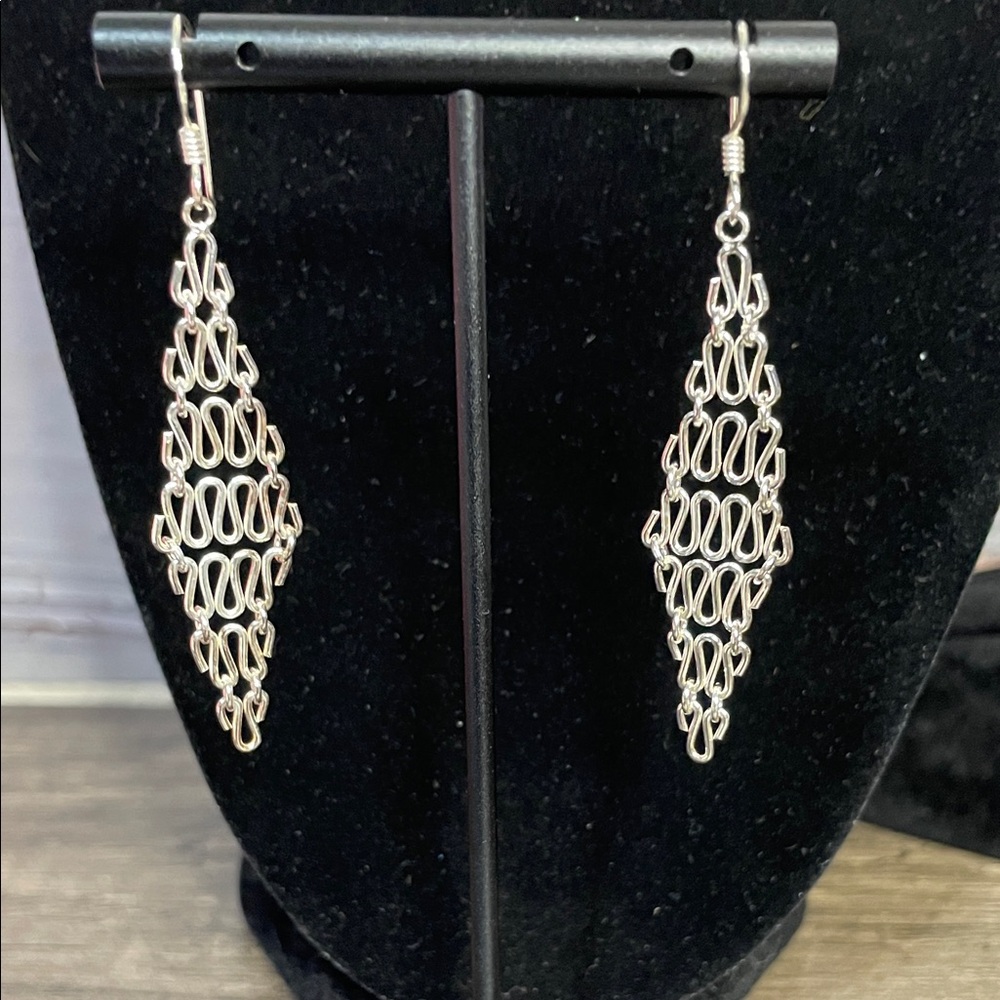 Sterling Silver Chainlink Dangle Earrings. NWT